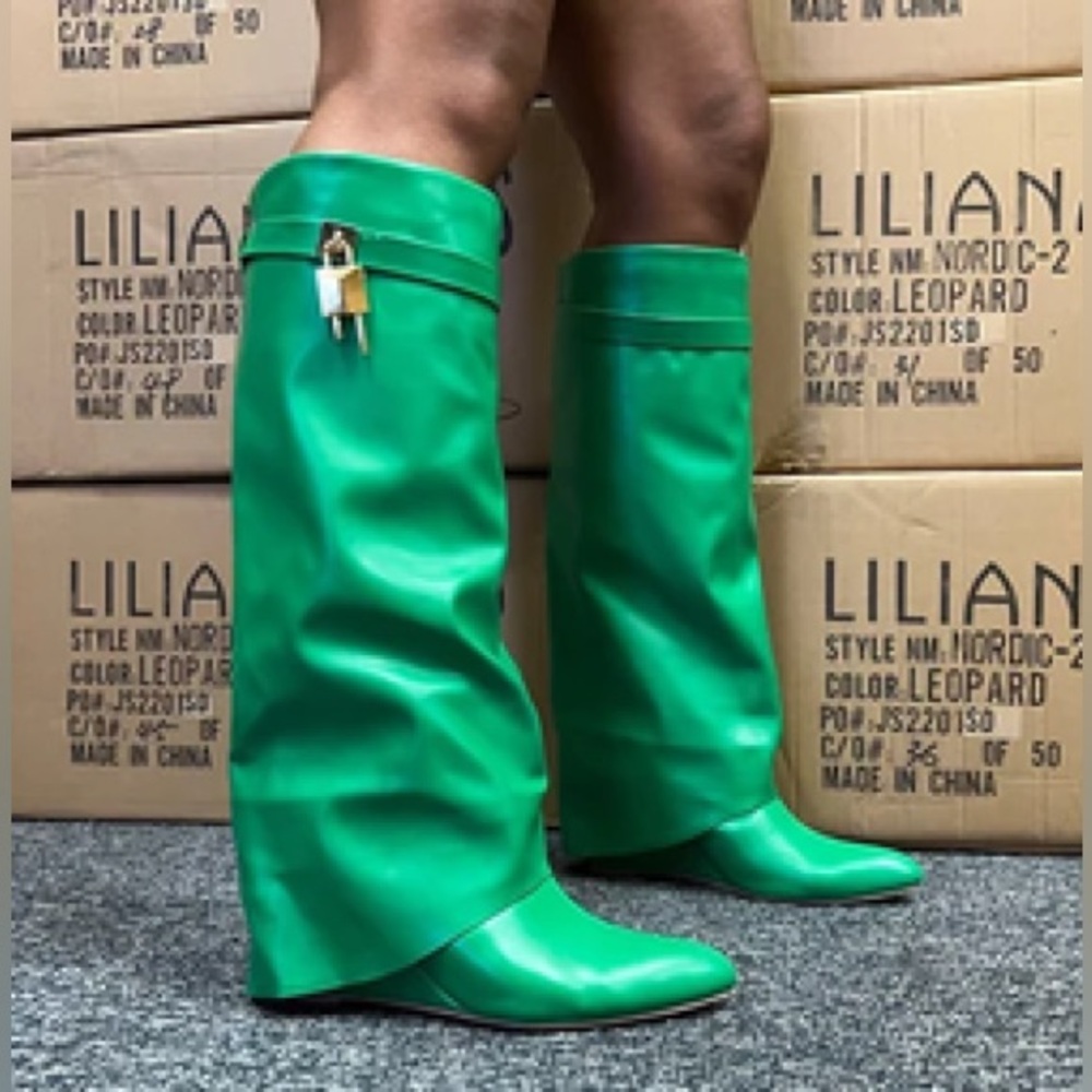 LILIANA MUTTO-1 PADLOCK DETAIL WEDGE KNEE HIGH BOOTS sz 8.5
